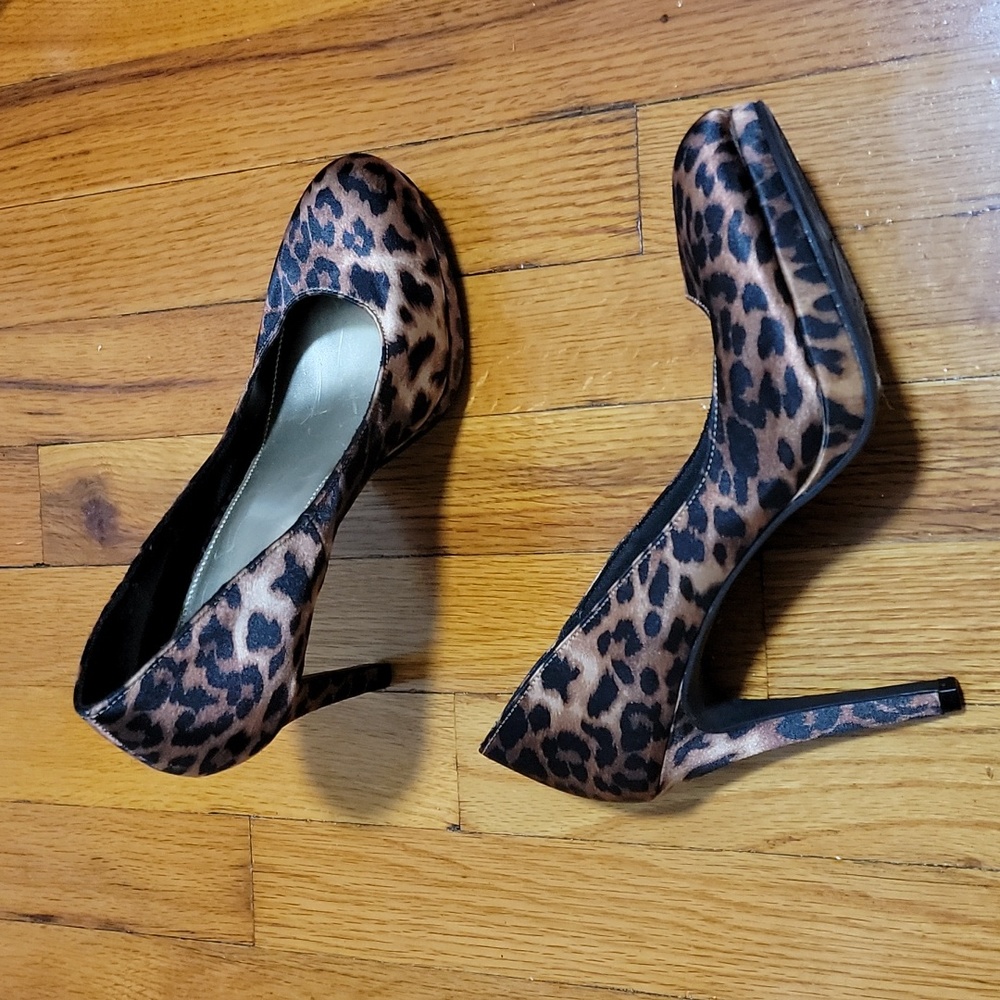 Fioni Animal Print Leopard Brown and Black Heels sz 9
